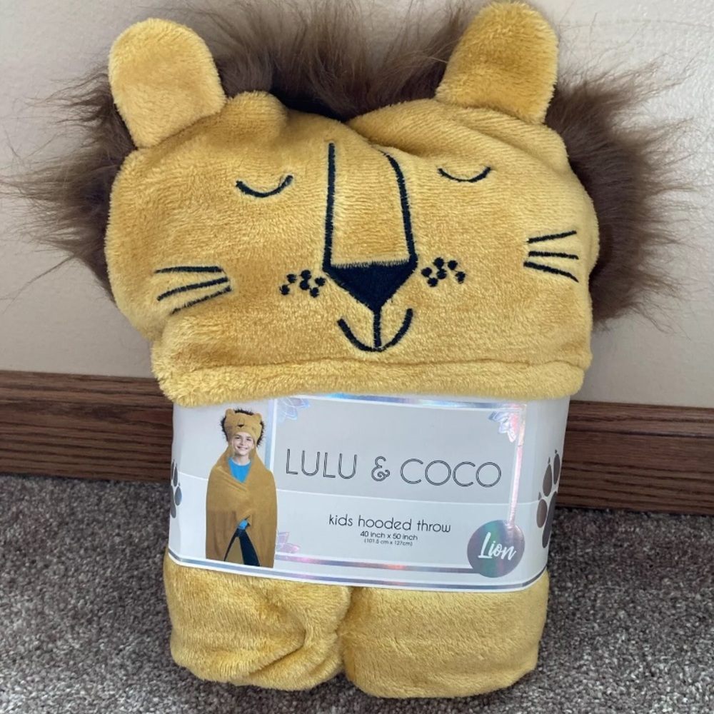 NWT Lulu & Coco Kids Hooded Throw